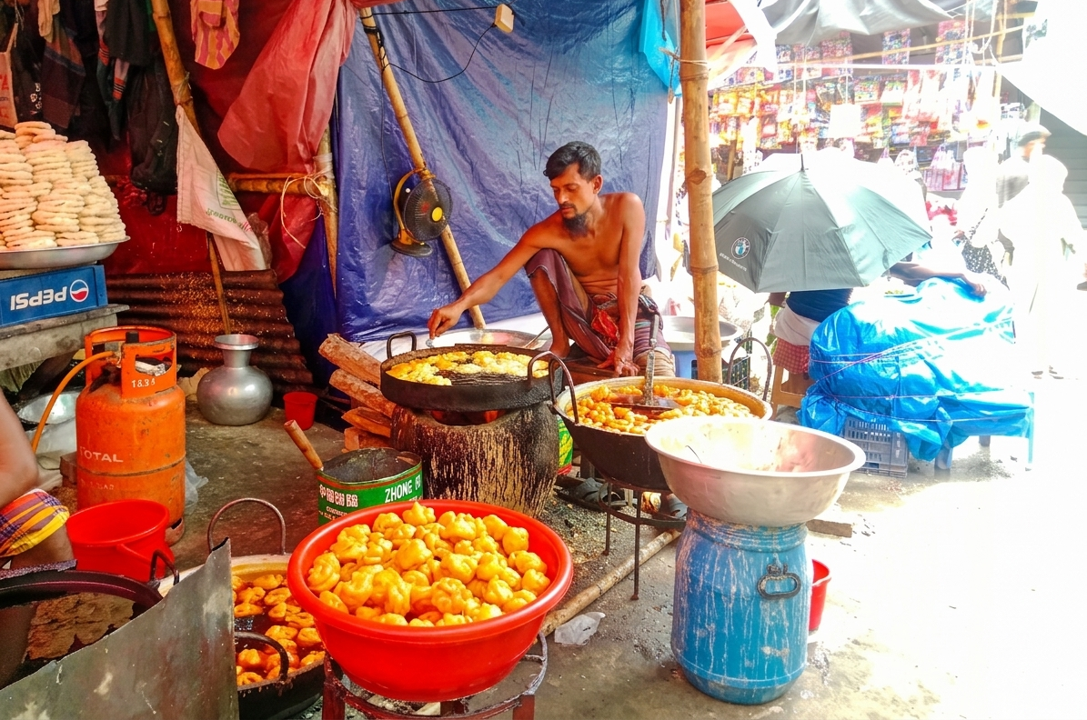 মেলায় আমিত্তি ও ঝিলাপি ভাজায় ব্যস্ততা, ধামরাই, ঢাকা