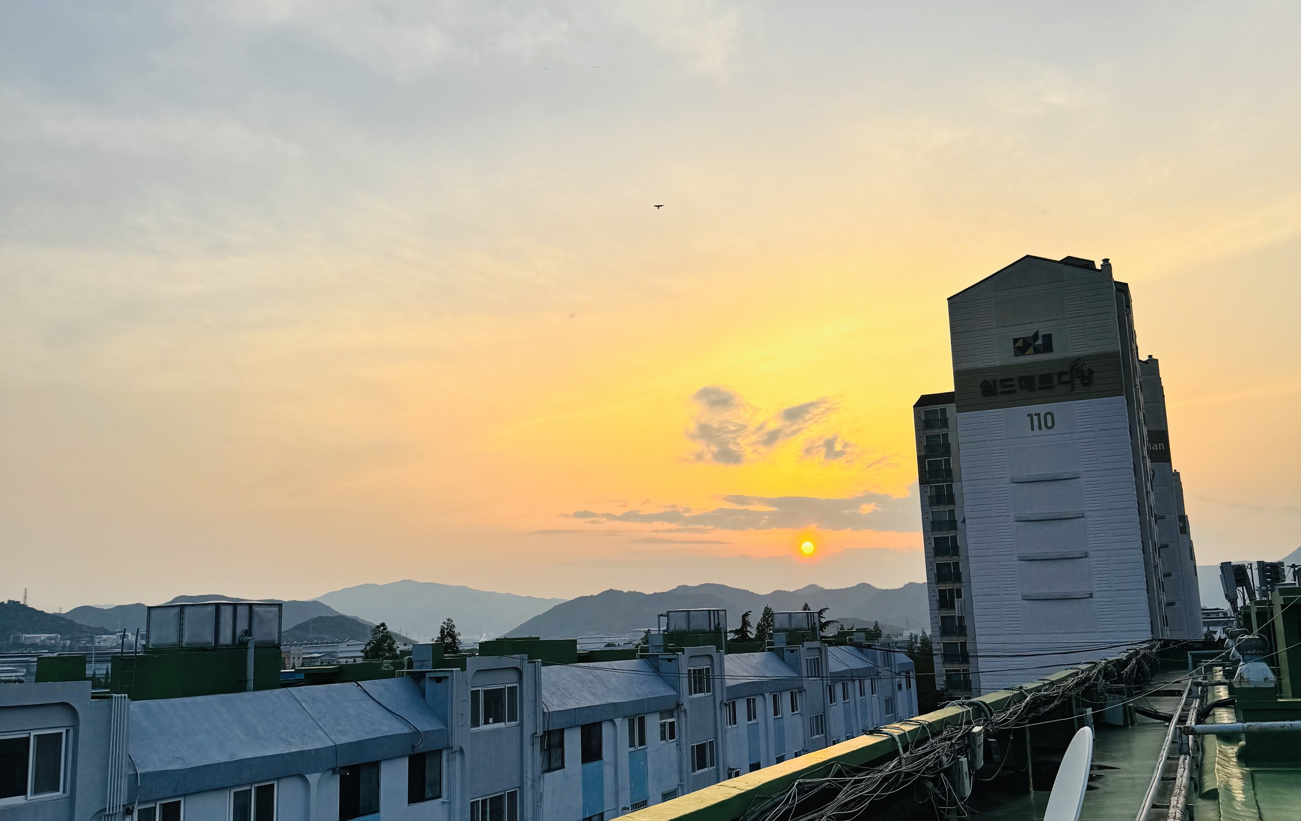 পাহাড়ের বুকে গোধূলির লালিমা, দক্ষিণ কোরিয়া